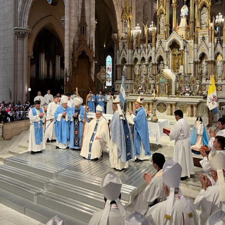 Mons. Landra fue ordenado obispo en la basílica de Luján