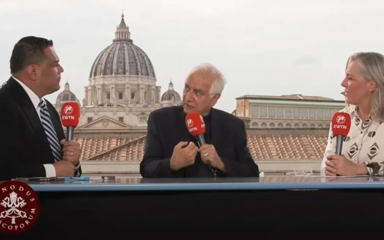 Mons. Lozano: 'El amor, y sólo el amor, permanece siempre'