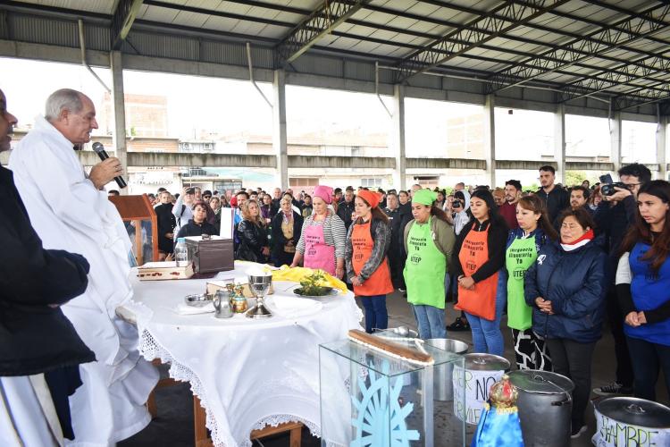 Mons. Lugones: 'Que no falte el pan ni el trabajo asalariado que permita vivir con dignidad'