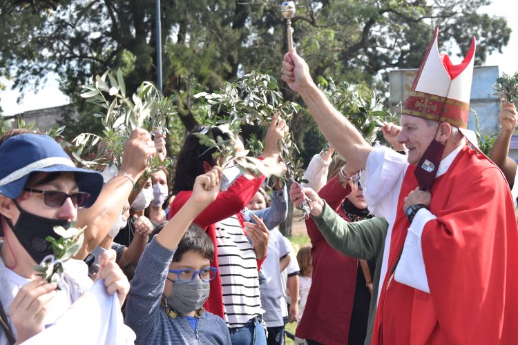 Mons. Lugones: "Viva Cristo, rey de la vida, Señor de la historia"