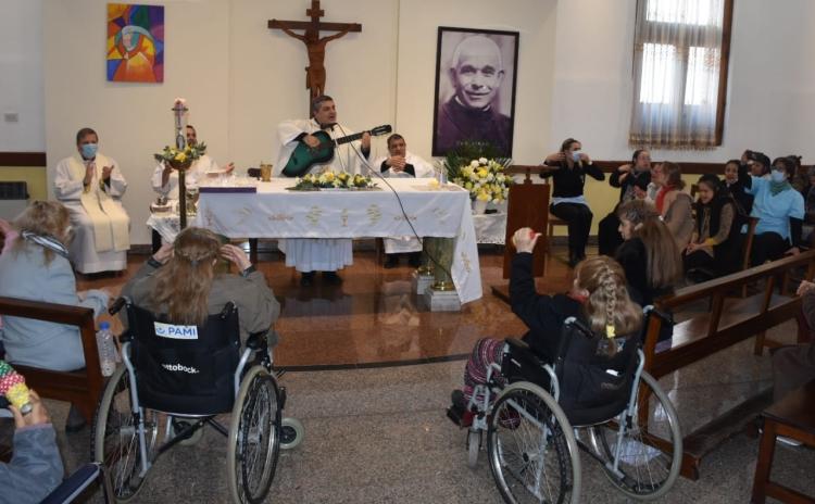 Mons. Margni en el Cottolengo por los 18 años de la canonización de Don Orione