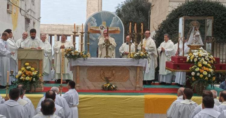 Mons. Martín agradece el servicio 'generoso y sacrificado' de los sacerdotes