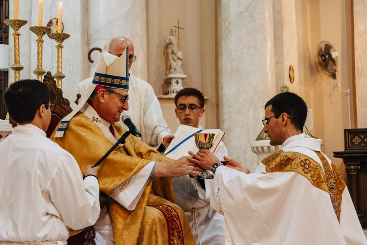 Mons. Martín ordenó en Rosario un sacerdote para el Instituto Cristo Rey