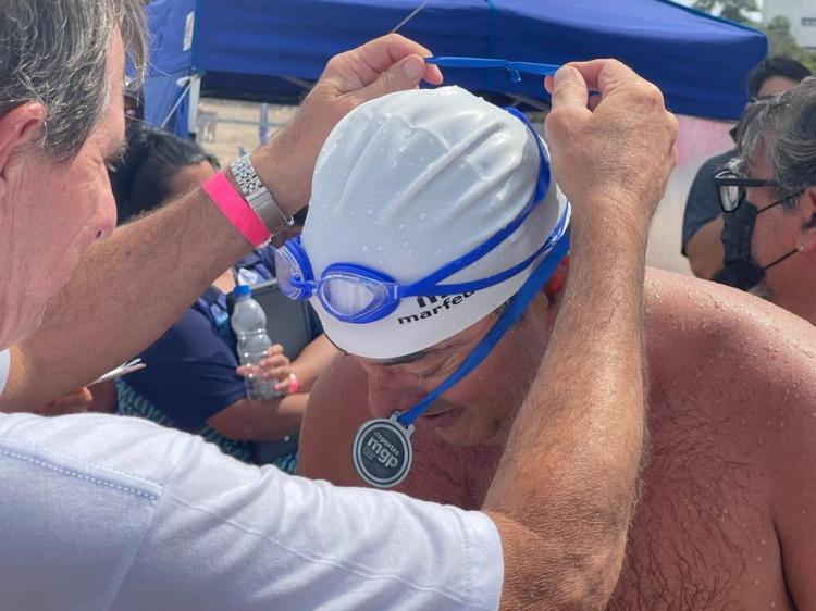 Mons. Mestre participó y bendijo la Copa Challenger de nado en aguas abiertas