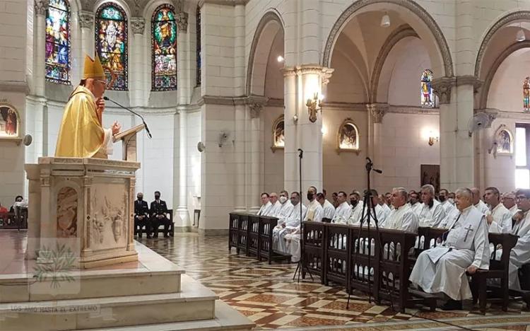 Mons. Olivera en la misa crismal: "Cuidemos el tesoro de nuestro sacerdocio"