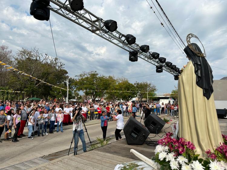 Mons. Zurbriggen: 'La Iglesia necesita de corazones como el de Santa Teresita'