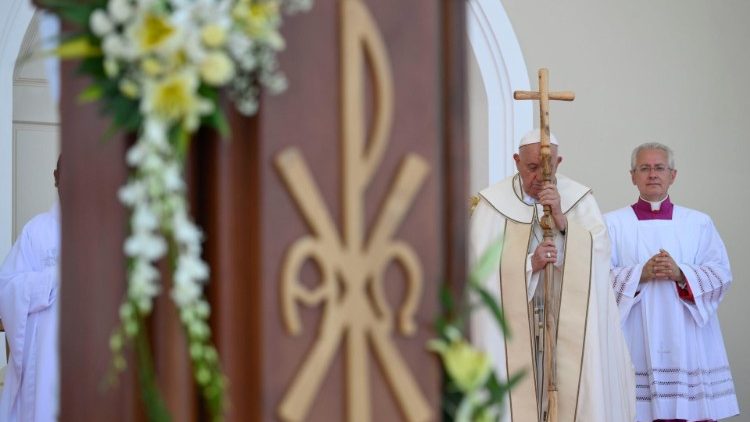 Multitudinaria misa del Papa en Timor Oriental