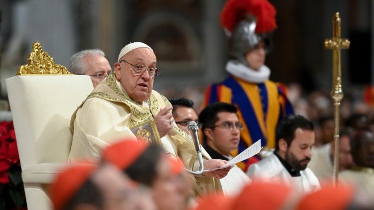 Navidad: 'sembrar esperanza en las desolaciones de nuestro tiempo', pidió el Papa