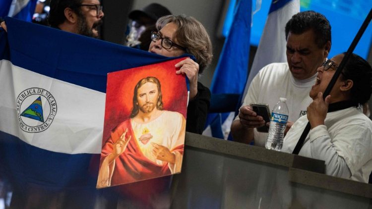 En Nicaragua, sacerdotes y seminaristas fueron exiliados a los Estados Unidos