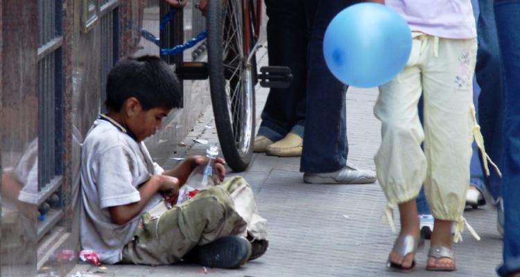 ODSA UCA publicó el libro "Infancias y pobrezas"