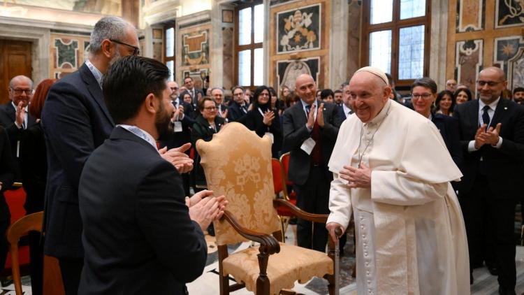 Papa Francisco: "La salud no es un lujo, es para todos"