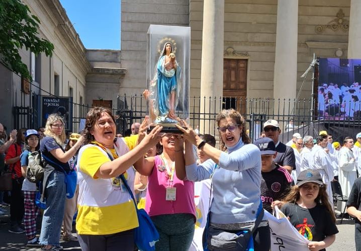 Peregrinación nacional con la imagen de María Reina de las Misiones