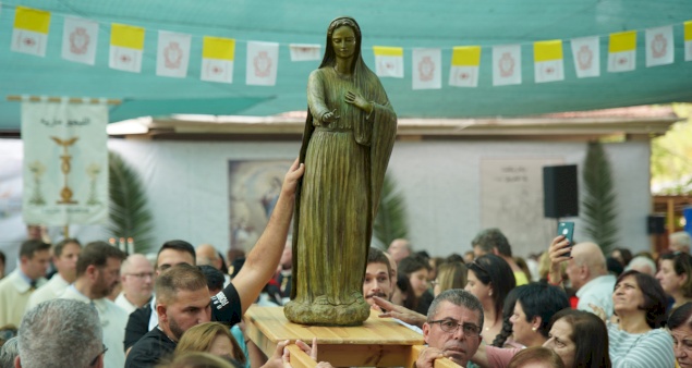 Pizzaballa consagró a sus fieles a la protección de María, Reina de Palestina y Tierra Santa