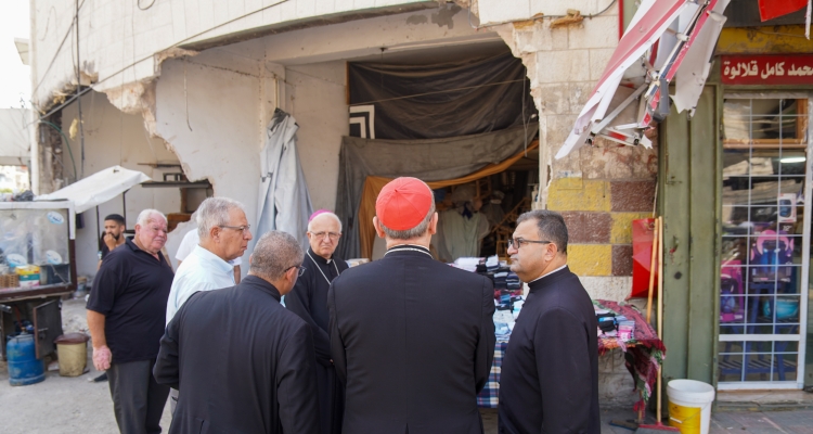 El cardenal Pizzaballa visitó una parroquia dañada durante una operación israelí