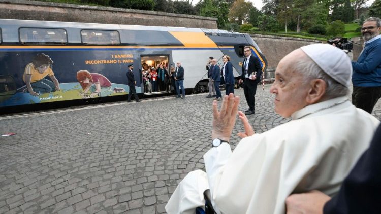 Por qué el Papa Francisco extraña viajar en el transporte público