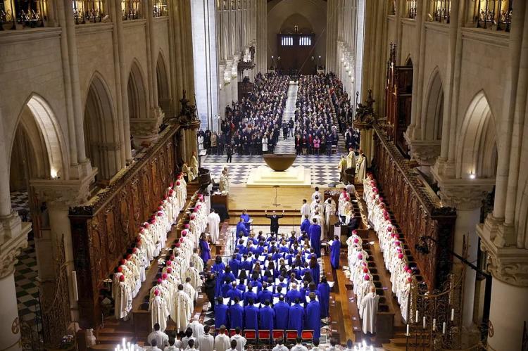 Primera misa en la catedral de Notre Dame tras su reapertura