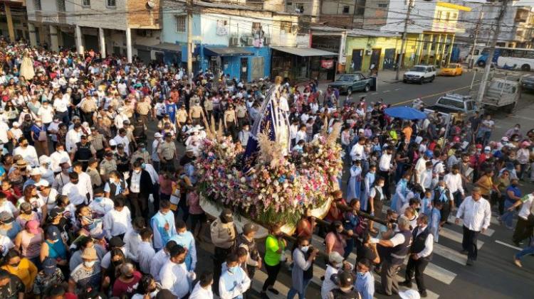 Procesión mariana por la paz y la reconciliación en el Ecuador