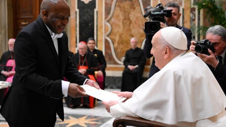 'Que la COP28 sea un paso histórico', exhortó el Papa Francisco