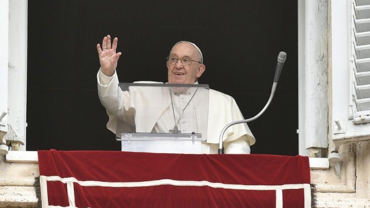 Regina Coeli: la Resurrección del Señor transforma nuestras vidas