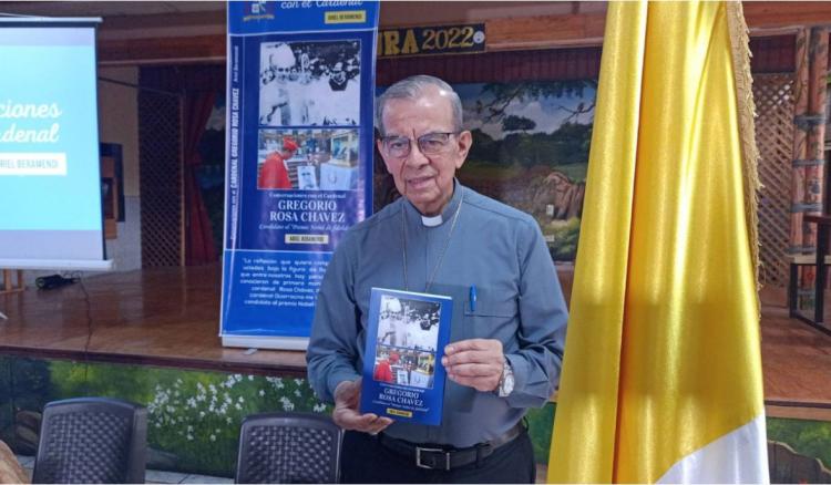 Relatan en un libro la experiencia de vida del primer cardenal salvadoreño