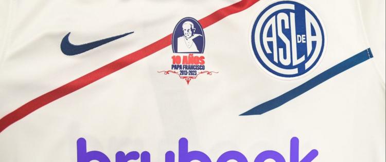 San Lorenzo estrena una camiseta en honor al Papa