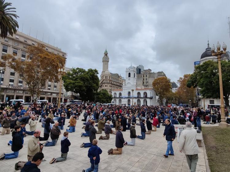 Tercera edición del Rosario de Hombres en la Argentina