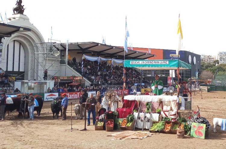 Se rezó en la Rural la Misa del Campo