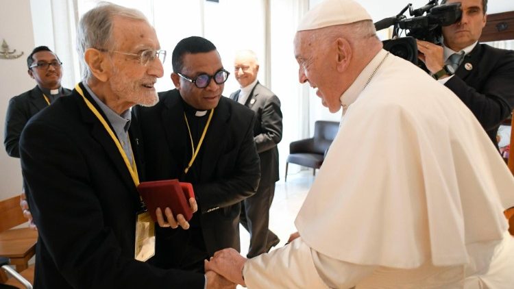 Timor Oriental: encuentro del Papa con los jesuitas