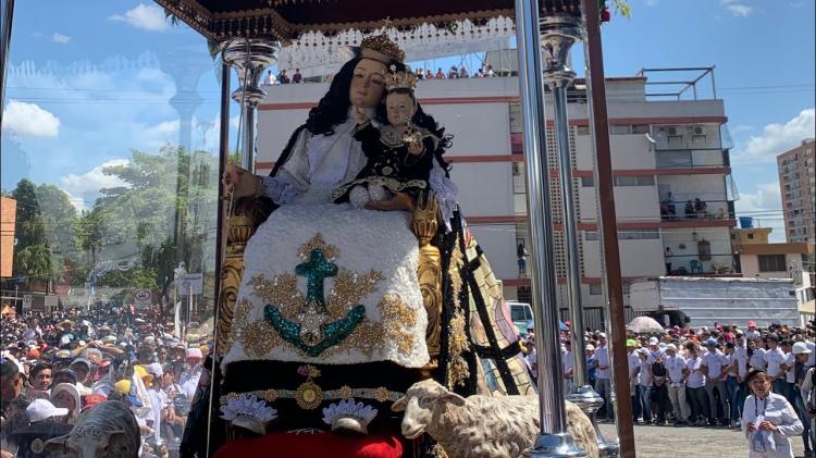 Tres parroquias se unen para celebrar a la Divina Pastora