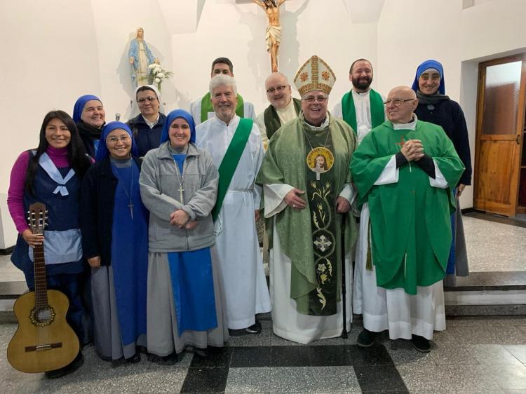 Tres sacerdotes estarán a cargo de la parroquia Santa Cruz de La Plata