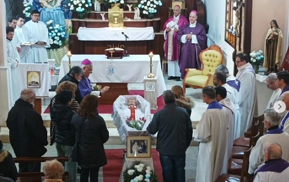 Último adiós de la comunidad mendocina a Mons. Rafael Rey