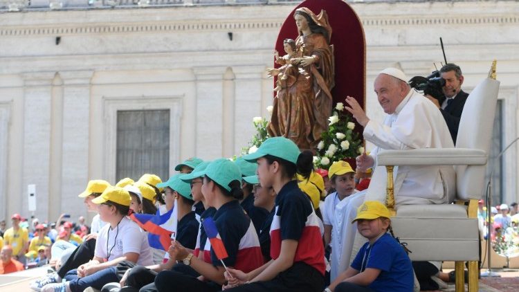 Un consejo del 'abuelo del mundo' a los niños: 'Debemos tener la humildad de pedir perdón'