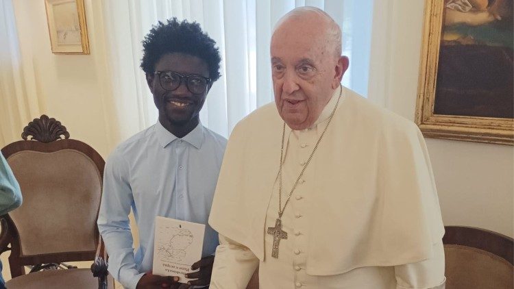 Un joven senegalés, tras el encuentro con el Papa: 'Acarició mis cicatrices'