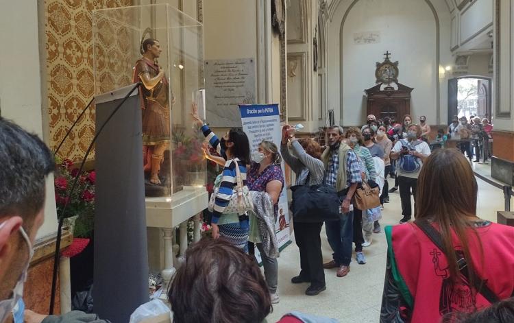 Una muchedumbre honró a San Expedito en el santuario de Balvanera