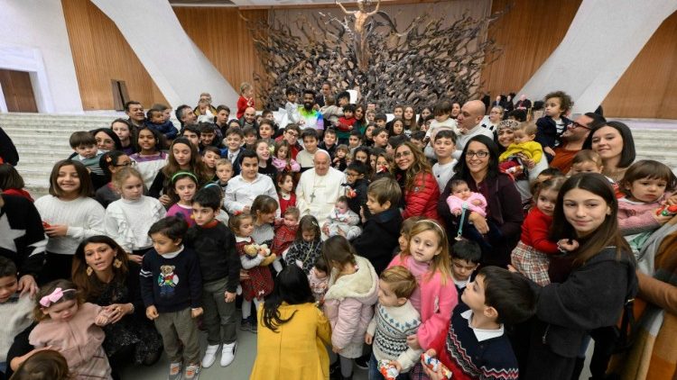 Vaticano: el Papa saludó a los empleados de la Santa Sede y sus familias