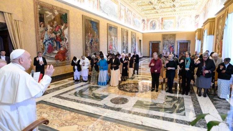 Vaticano: 'Siembren diálogo y alegría espiritual', el consejo del Papa a las religiosas