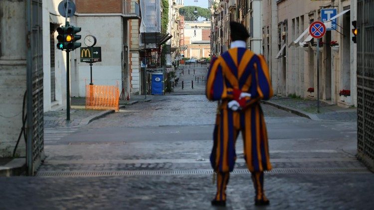 Vaticano: un hombre violó uno de los accesos con su auto y quedó detenido