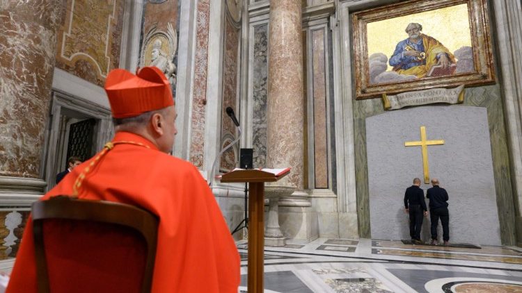 El Vaticano: verifican que la Puerta Santa de San Pedro está lista para el Jubileo