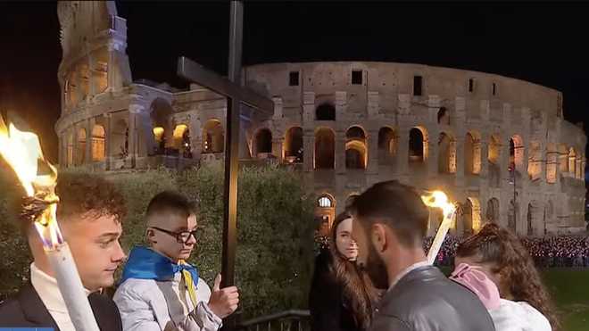 Viacrucis en el Coliseo: un grito de paz en un mundo guerra