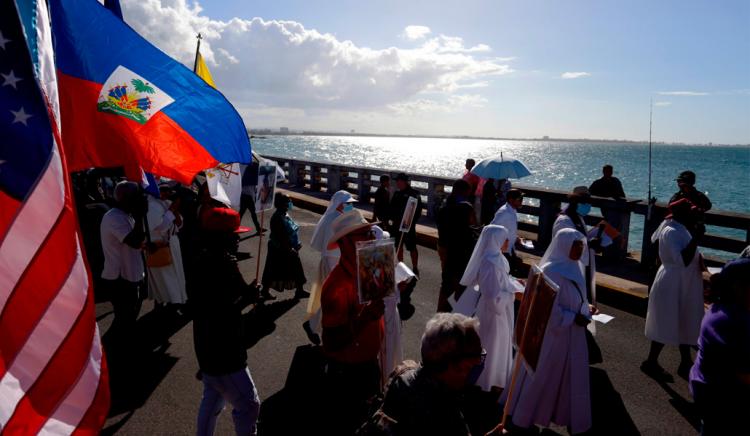 Viacrucis en Puerto Rico por los migrantes ahogados en el mar