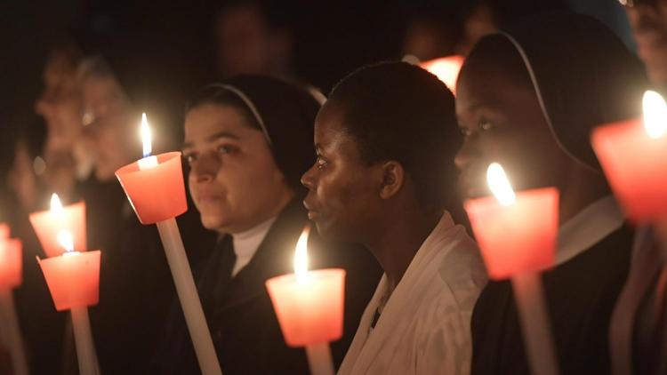 Vida Consagrada: Iluminados por el Evangelio salir al encuentro del Señor y de los hermanos