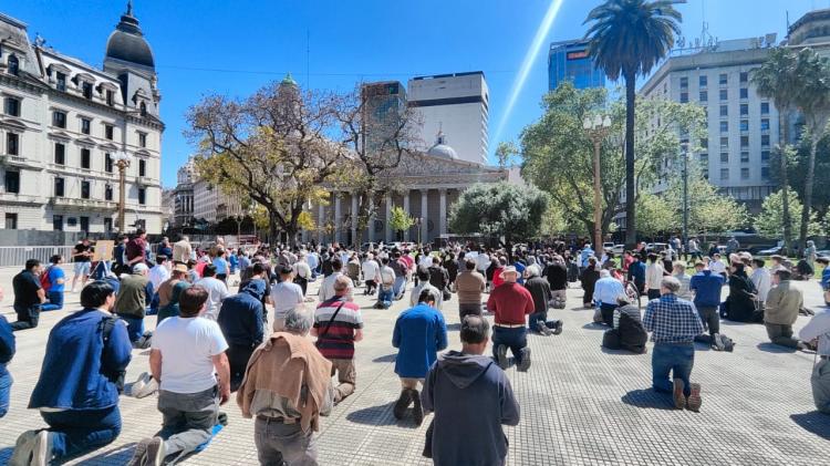 Con renovado fervor se realizó la cuarta edición del Rosario de Hombres