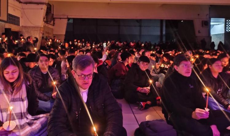 Vigilia de Pentecostés porteña: la juventud, del temor a la alegría